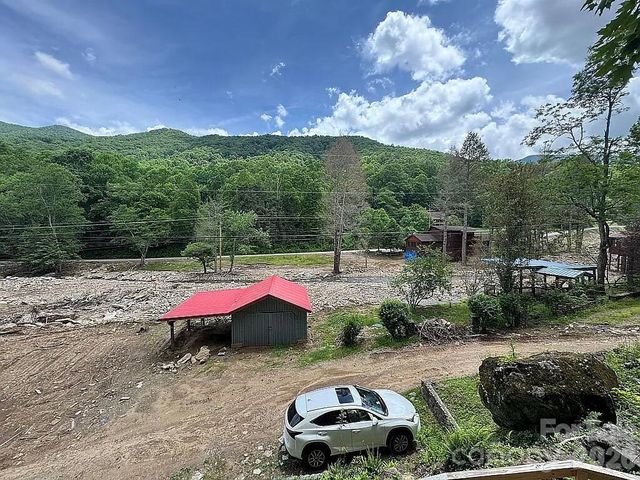 88 Mountain Farm Road, Burnsville, NC 28714