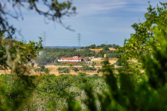 605 Elkhorn Circle, Mountain Home, TX 78058