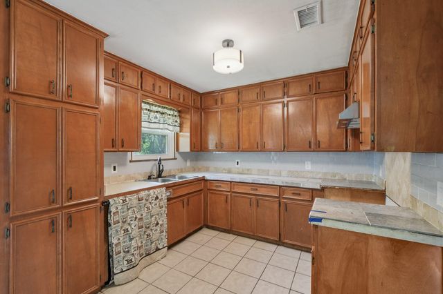 709 Harvey Ave, Burnet, TX 78611