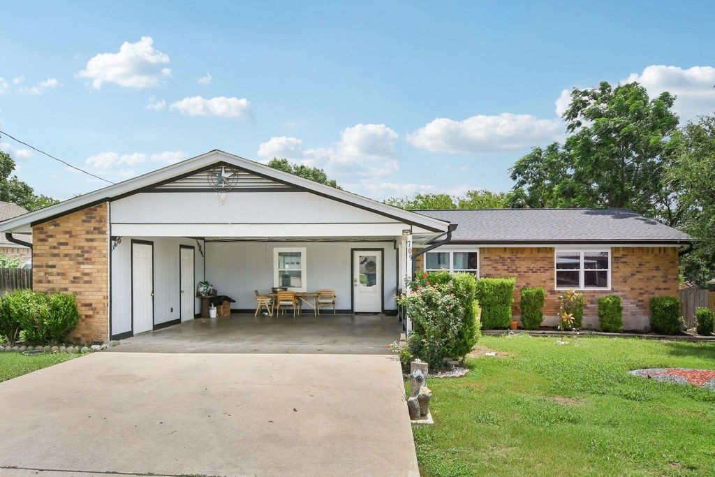 709 Harvey Ave, Burnet, TX 78611