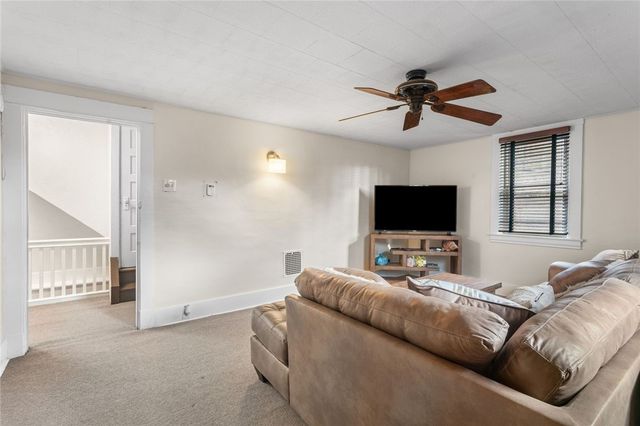 425 Braddock Rd, Forest Hills Boro, PA 15221