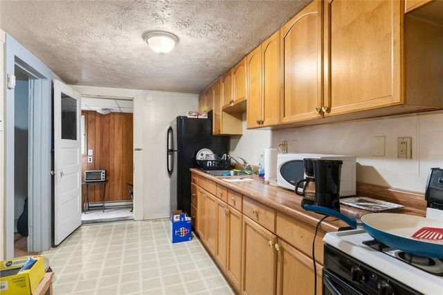 425 Braddock Rd, Forest Hills Boro, PA 15221