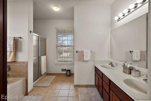 1014 Chelsea Boulevard, Oxford Charter Township, MI 48371