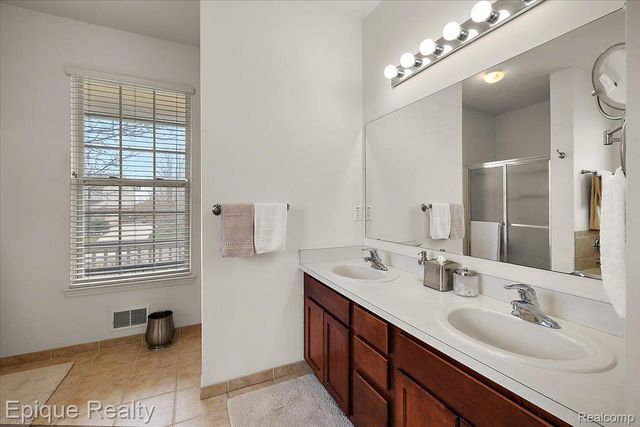 1014 Chelsea Boulevard, Oxford Charter Township, MI 48371