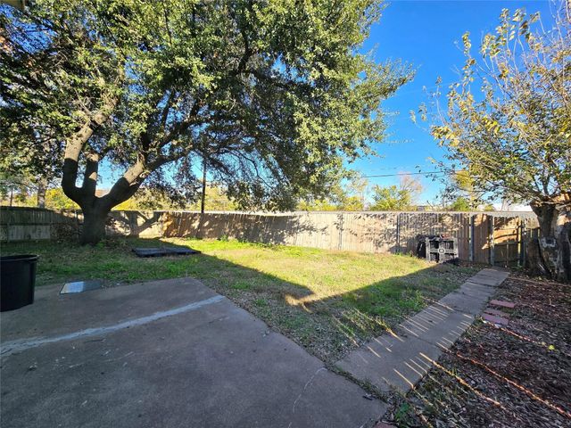 620-622 Royal Crest Drive, Richardson, TX 75081