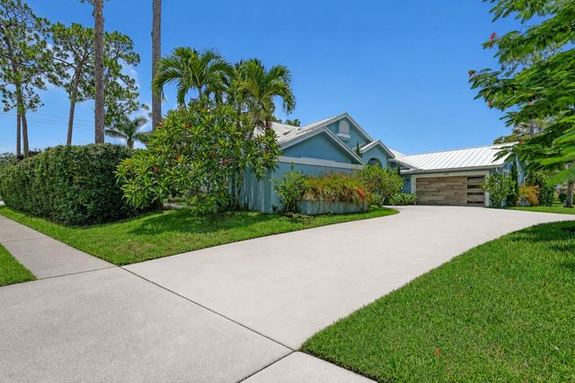 12925 Saint Davids Court, Wellington, FL 33414
