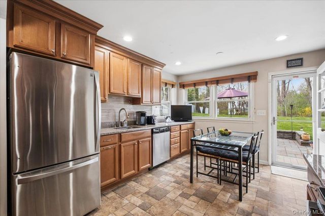 12 Collyer Place, White Plains, NY 10605