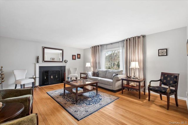 12 Collyer Place, White Plains, NY 10605