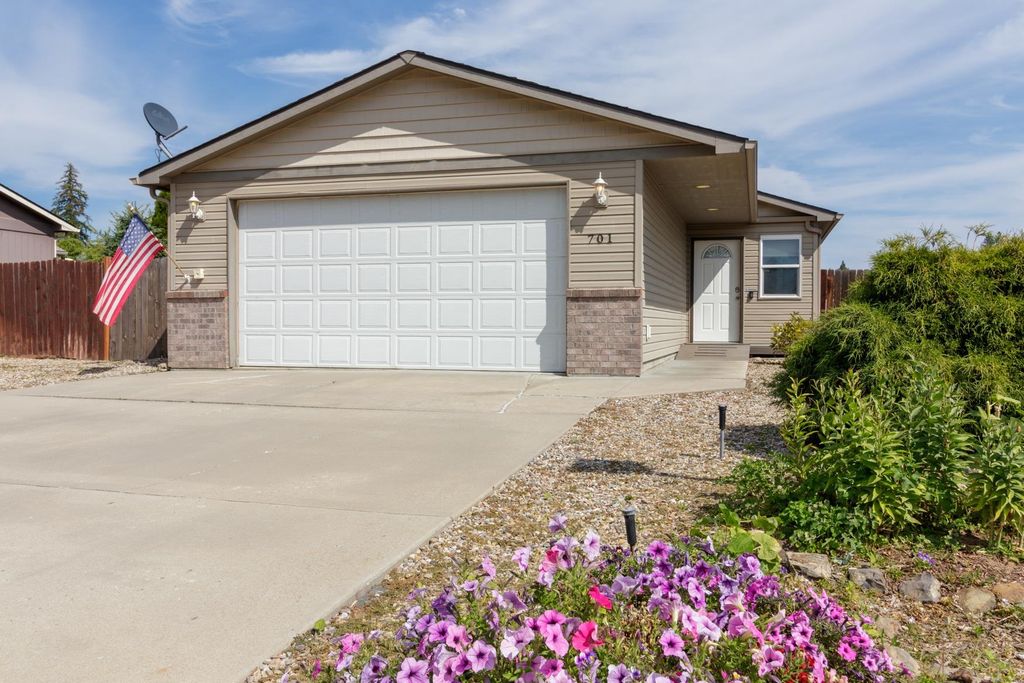 701 S Stevens St, Deer Park, WA 99006