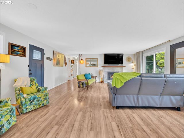 31738 Se HINMAN Ave, Estacada, OR 97023