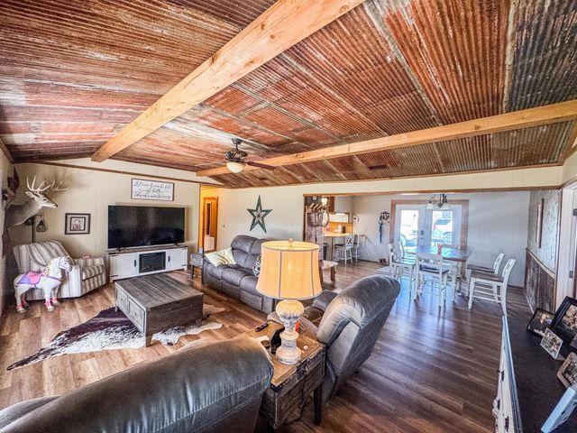 724 W Highway 11, Daingerfield, TX 75638