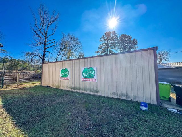 724 W Highway 11, Daingerfield, TX 75638