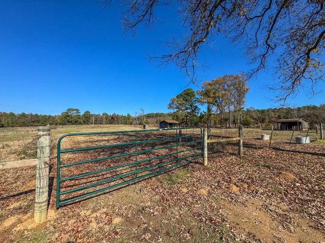 724 W Highway 11, Daingerfield, TX 75638