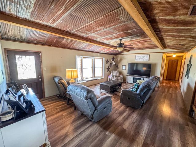 724 W Highway 11, Daingerfield, TX 75638