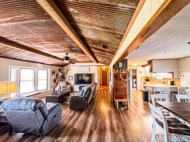 724 W Highway 11, Daingerfield, TX 75638