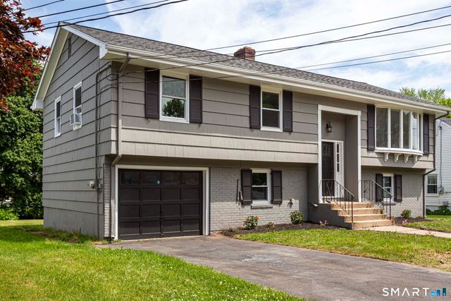 105 Ursini Drive, Hamden, CT 06514