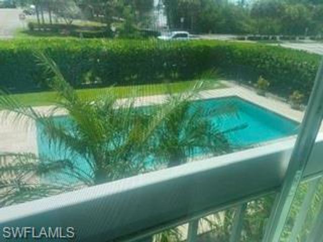 1050 9th ST S 102, Naples, FL 34102