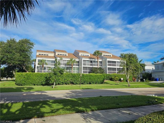1050 9th ST S 102, Naples, FL 34102