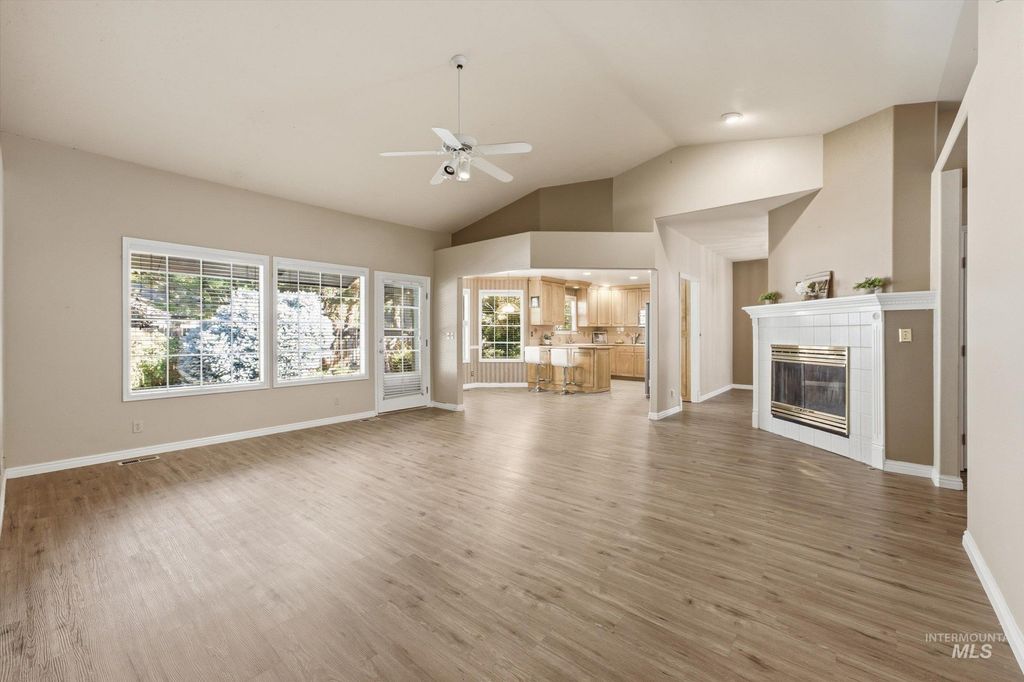 1624 E Seaport Ct, Boise, ID 83706 photo 2