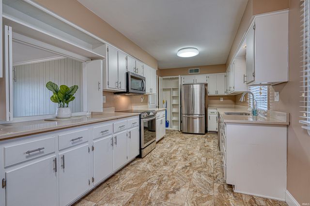 5244 Tarrytown Road, Newburgh, IN 47630