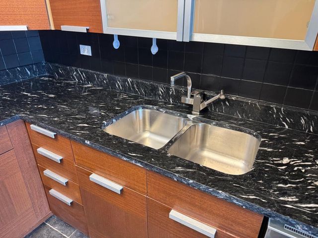 6301 N Sheridan Road 23N, Chicago, IL 60660