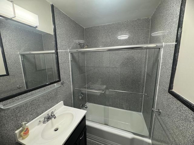 6301 N Sheridan Road 23N, Chicago, IL 60660