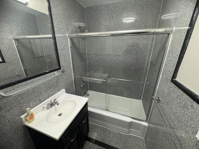 6301 N Sheridan Road 23N, Chicago, IL 60660