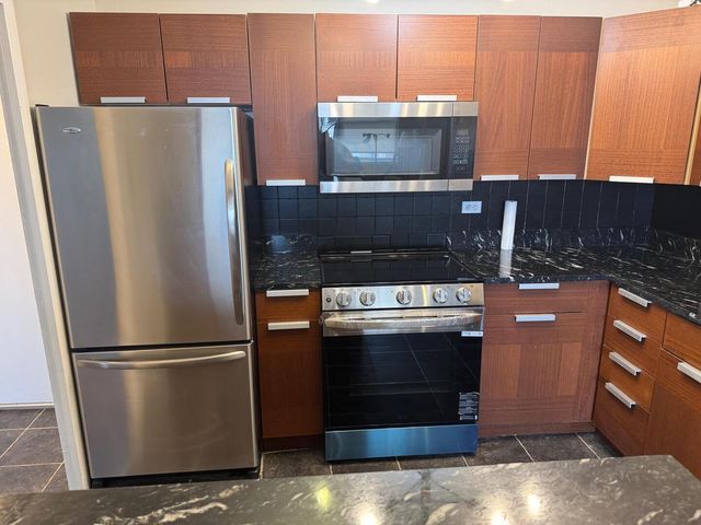 6301 N Sheridan Road 23N, Chicago, IL 60660