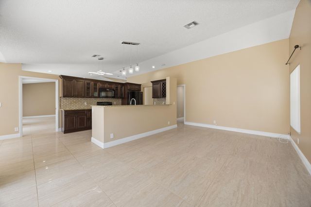 4720 NW 7th Street, Deerfield Beach, FL 33442