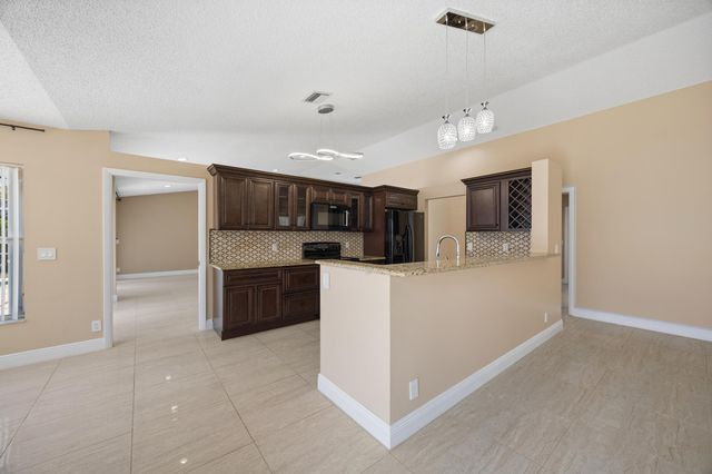 4720 NW 7th Street, Deerfield Beach, FL 33442