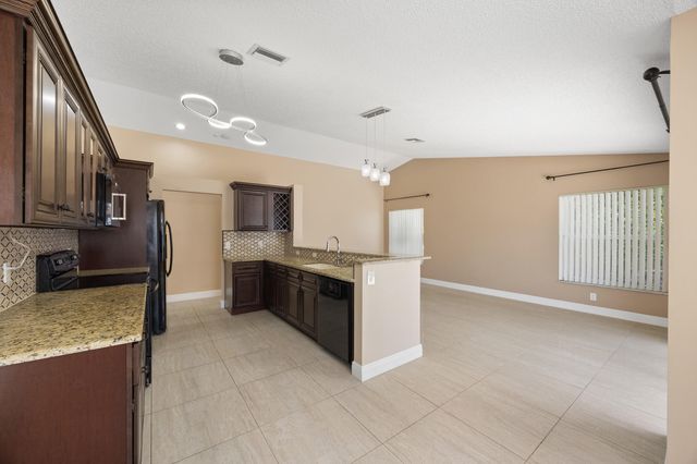 4720 NW 7th Street, Deerfield Beach, FL 33442