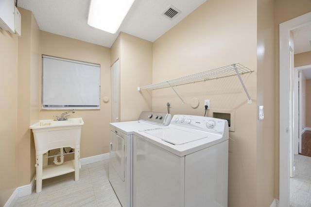 4720 NW 7th Street, Deerfield Beach, FL 33442