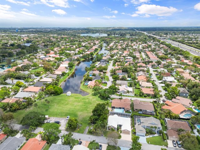 4720 NW 7th Street, Deerfield Beach, FL 33442