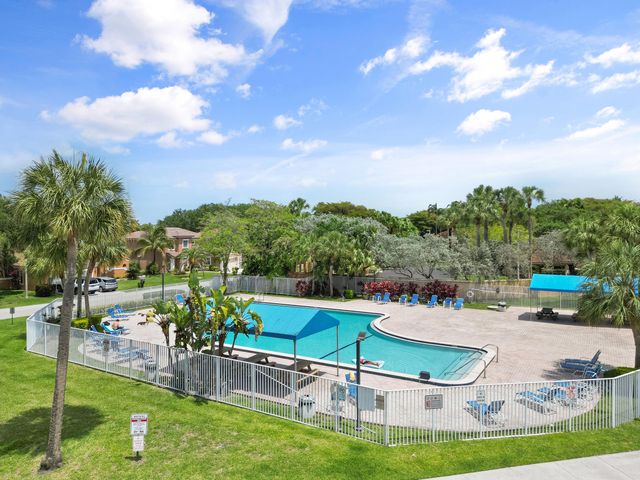 4720 NW 7th Street, Deerfield Beach, FL 33442