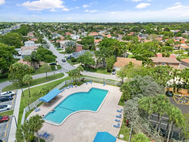 4720 NW 7th Street, Deerfield Beach, FL 33442