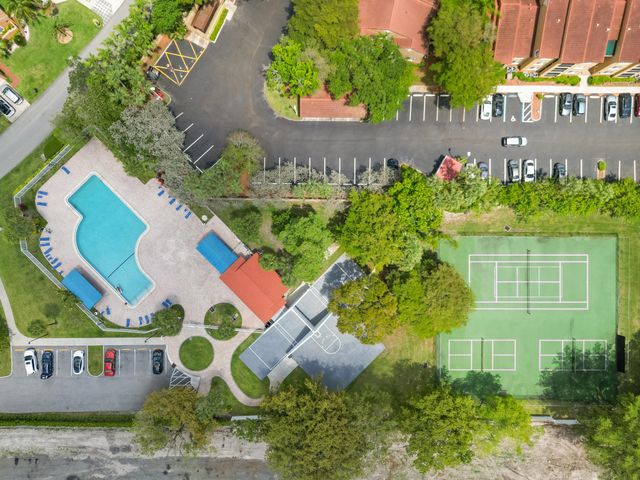 4720 NW 7th Street, Deerfield Beach, FL 33442