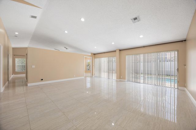4720 NW 7th Street, Deerfield Beach, FL 33442