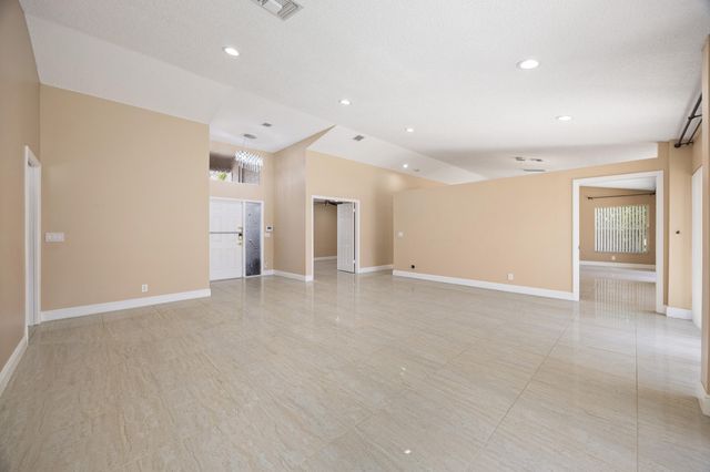 4720 NW 7th Street, Deerfield Beach, FL 33442