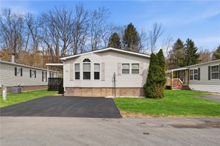 19 Jess Ln, North Fayette, PA 15057