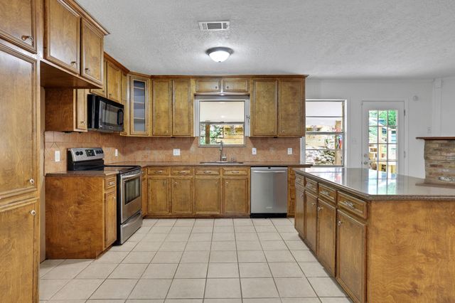 113 Hillendale Drive, Livingston, TX 77351