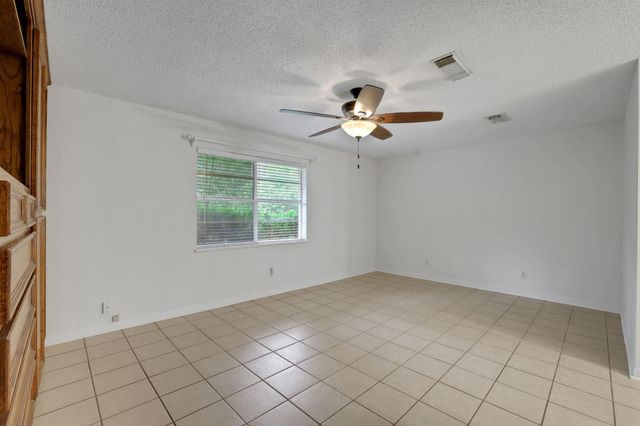 113 Hillendale Drive, Livingston, TX 77351