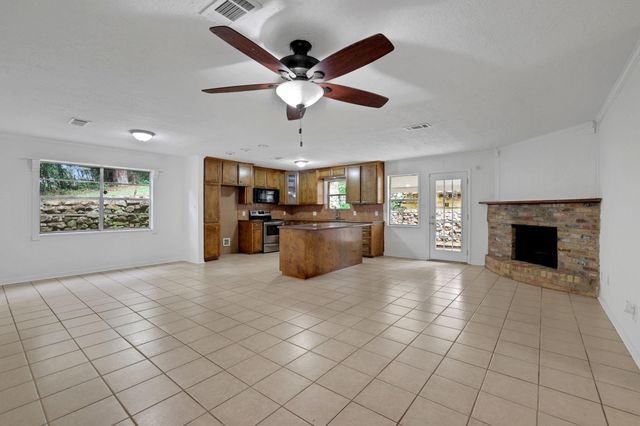 113 Hillendale Drive, Livingston, TX 77351