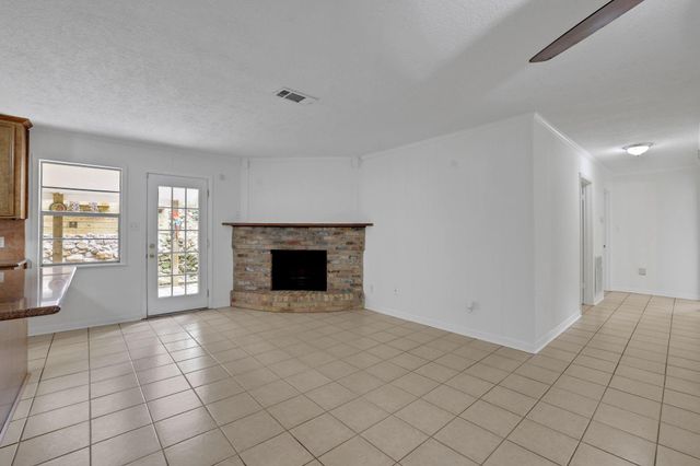 113 Hillendale Drive, Livingston, TX 77351