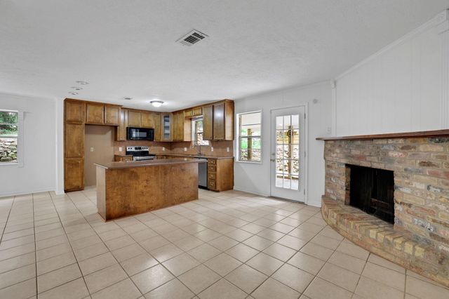 113 Hillendale Drive, Livingston, TX 77351