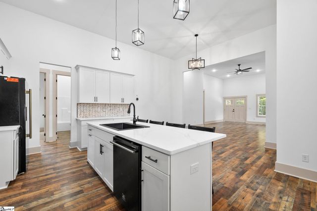 6025 Highway 101 N, Gray Court, SC 29645