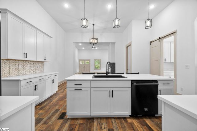 6025 Highway 101 N, Gray Court, SC 29645