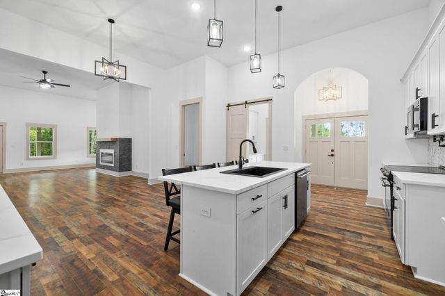 6025 Highway 101 N, Gray Court, SC 29645