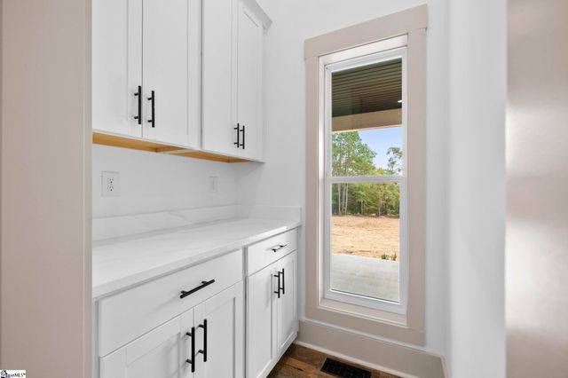 6025 Highway 101 N, Gray Court, SC 29645