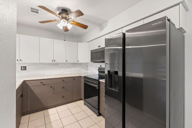 8100 Cambridge Street 136, Houston, TX 77054