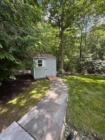 48 N Pepperell Road, Hollis, NH 03049